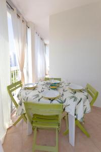 Khu vực ghế ngồi tại Chez Françoise Fr - Spacieux appartement vue imprenable avec ascenseur