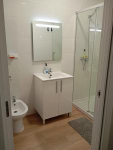 Koupelna v ubytování Apartamentos Rous - Solo adultos