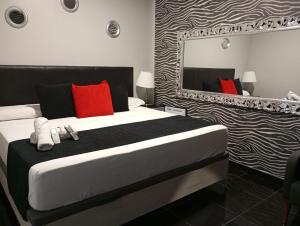 Postel nebo postele na pokoji v ubytování Apartamentos Rous - Solo adultos