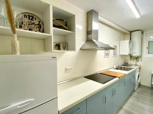 A kitchen or kitchenette at Apartamento espectacular cerca de la playa