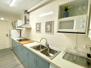 A kitchen or kitchenette at Apartamento espectacular cerca de la playa