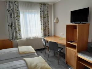 TV a/nebo společenská místnost v ubytování Pension Kaiserhof