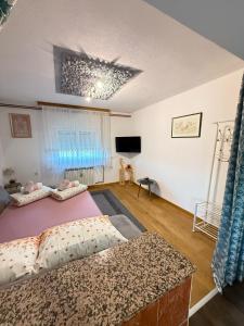 Postel nebo postele na pokoji v ubytování Apartments Marija