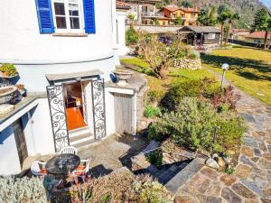 an aerial view of a white house with an orange door at Piccola Casa in Cannobio