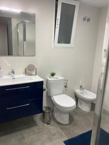 Koupelna v ubytování Amparo Home near ADDA Auditorium & Plaza de Toros Breakfast included + 34 fotografií