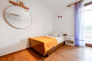 En eller flere senge i et værelse på Story Stone House