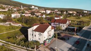 an aerial view of a town with a white house at Sobe i Apartman R Bileća in Bileća