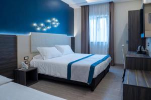 A bed or beds in a room at San Lorenzo - Boutique Hotel & SPA