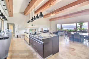 Dapur atau dapur kecil di Villa Riposu - Jacuzzi - Piscine - Plage à pieds