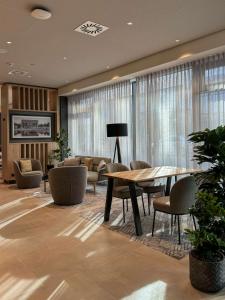 TV a/nebo společenská místnost v ubytování Radisson Hotel Leipzig