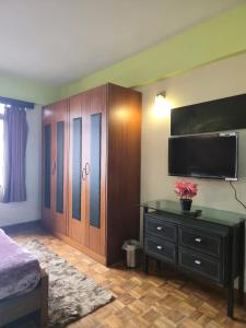 TV a/nebo společenská místnost v ubytování Royal Vista - Guest House + 32 fotografií