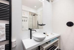 Ένα μπάνιο στο Bright Design House in the Heart of Bologna +23 φωτογραφίες