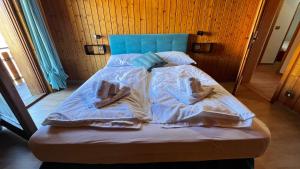 Postel nebo postele na pokoji v ubytování Silvydolomitiapartment