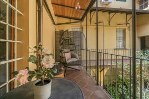 Μπαλκόνι ή βεράντα στο Bright Design House in the Heart of Bologna