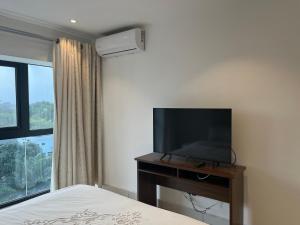 TV a/nebo společenská místnost v ubytování Amber Suites at Embassy Gardens