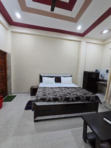 Postel nebo postele na pokoji v ubytování Hotel Siddhi Palace, Ayodhya Near Ram Mandir
