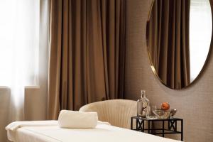 A bed or beds in a room at Hotel Krallerhof