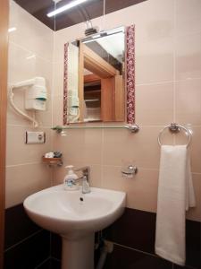 Ett badrum på Arife Sultan Hotel