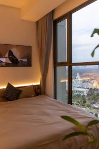 Ένα ή περισσότερα κρεβάτια σε δωμάτιο στο Serendipity Homestay Studio H2 Masteri view Vinuni