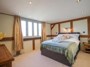 Postel nebo postele na pokoji v ubytování Cuckoo Pen Cottage