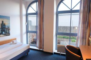Postel nebo postele na pokoji v ubytování Stargaze Forum Hotel Düsseldorf-Hilden