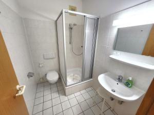 Koupelna v ubytování Pension Blümchen am Kiesgrube + 7 fotografií