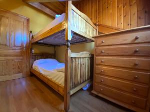 a bedroom with a bunk bed and a staircase at Apartamento céntrico en Benasque in Benasque