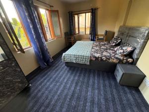 Afbeelding uit fotogalerij van Maqsoom Villa I Entire Villa Near Srinagar Airport and Dal Lake I 4 BR in Srinagar +10 foto's