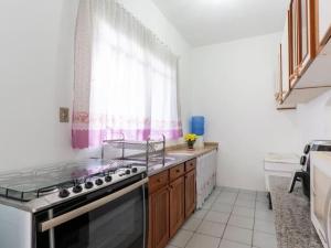 Kuchyň nebo kuchyňský kout v ubytování Ampla casa de veraneio excelente localização