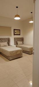 Zimmer mit 2 Betten in einem Zimmer in der Unterkunft شقة أرضية عائلية مكونة من 3 غرف نوم وصالة ومطبخ 7 in Riad + 8 Fotos