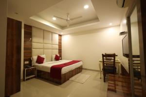 Postel nebo postele na pokoji v ubytování Hotel Paramont Inn Near New Delhi Airport