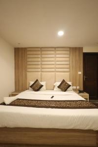 Postel nebo postele na pokoji v ubytování Hotel Paramont Inn Near New Delhi Airport