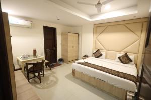 Postel nebo postele na pokoji v ubytování Hotel Paramont Inn Near New Delhi Airport