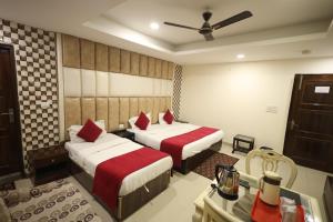 Postel nebo postele na pokoji v ubytování Hotel Paramont Inn Near New Delhi Airport