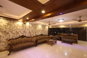 Posezení v ubytování Hotel Paramont Inn Near New Delhi Airport