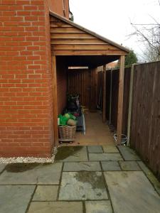 Galería fotográfica de Detached luxury 5 bed house, lanscaped garden, fire pit, parking, can sleep families or workers en Hockering 47 fotos más