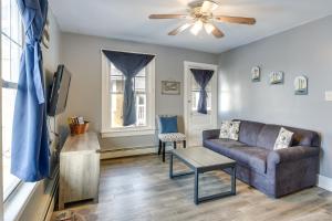 Posezení v ubytování Pet-Friendly Apartment in Wildwood Less Than 1 Mi to Beach