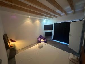 Postel nebo postele na pokoji v ubytování Exkluzivní prostorný apartmán + 14 fotografií