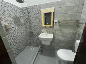 Ένα μπάνιο στο Ranzol Hotel and Guest House