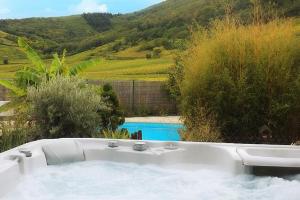 Bazén v ubytování La Belle Étape, Appartement avec Piscine et Spa nebo v jeho okolí