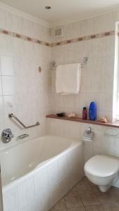 Ένα μπάνιο στο Ferienwohnung Gerold +5 φωτογραφίες