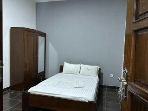 Ένα ή περισσότερα κρεβάτια σε δωμάτιο στο Ranzol Hotel and Guest House