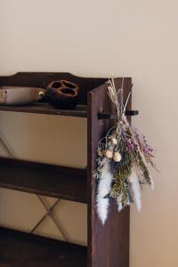 a wooden shelf with a bunch of flowers on it at tsumugi tei - 1 min from Nagiso Station, Nakasendo Base in Nagiso +26 photos