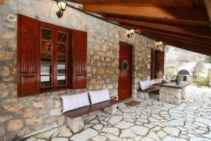 Fotografia z galérie ubytovania MARIOLATA STONE HOUSE v destinácii Lílaia + 29 fotografií