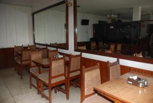 TV a/nebo společenská místnost v ubytování Kathmandu Madhuban Guest House