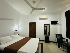 a bedroom with a bed and a ceiling fan at Samudra Luxe Resort in Habarana +20 photos