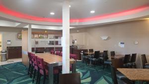 Εστιατόριο ή άλλο μέρος για φαγητό στο Best Western Hesperia-Victorville Suites