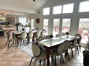 Restaurace v ubytování THE VILLA Farm Sleeps 20 more + 19 fotografií