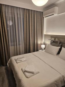 Ένα ή περισσότερα κρεβάτια σε δωμάτιο στο TRISAP Luxury Suites R Suite