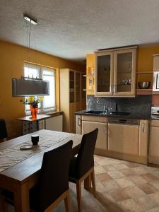 Η κουζίνα ή μικρή κουζίνα στο Ferienwohnung in Engelsbach, Thüringer Wald